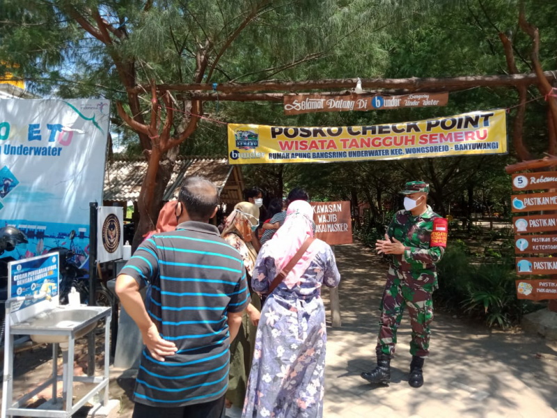 Serda Nur Jamil Mendisiplikan Pemakaiaan Masker Di Wilayah Rumah Apung Bangsring