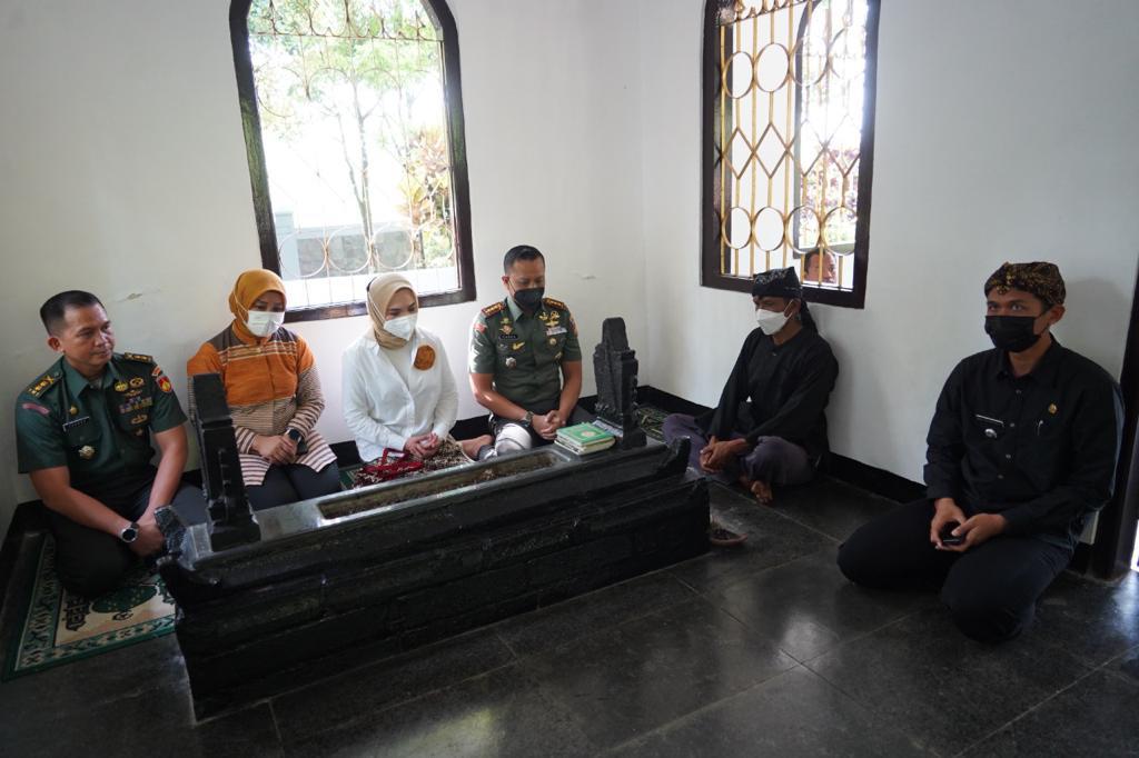 Sejarah dan Budaya Lokal Serta Hormati Leluhur, Danrem 071/Wijayakusuma Kunjungi Kota Lama Banyumas