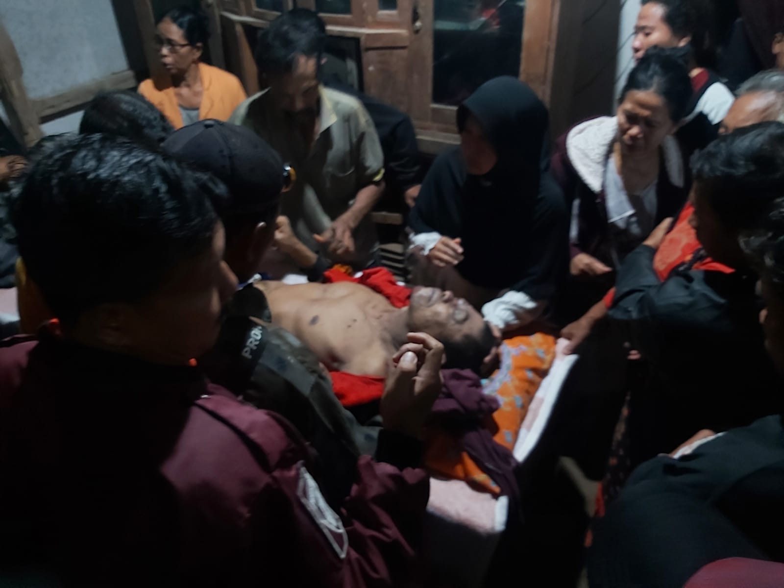 Pencari Madu Hutan Jatuh dari Pohon Beringin Hingga Meninggal