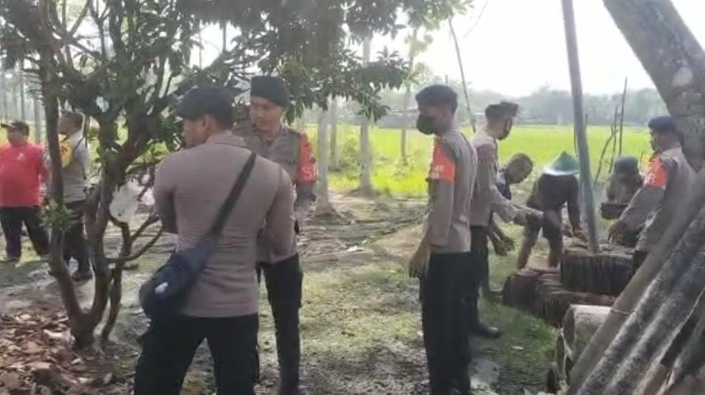 Satbrimob Polda Jatim Lakukan Baksos di Lokasi Terdampak Puting Beliung Madiun