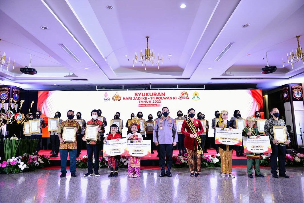 Meraih Juara 2 Lomba Video Kreatif Suara Hati Anak Polwan, Kapolri Berikan Penghargaan Polwan Polda Jatim