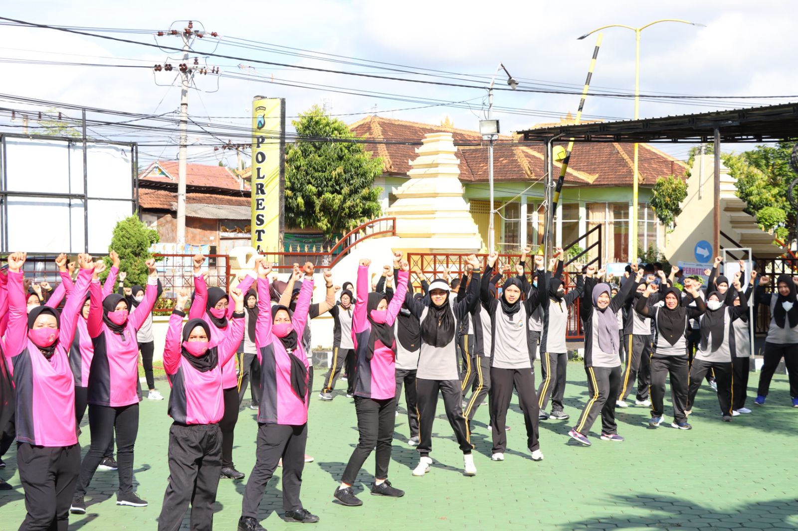 HKGB Ke-70, Bhayangkari Cabang Kota Banyuwangi Adakan Olah Raga Bersama