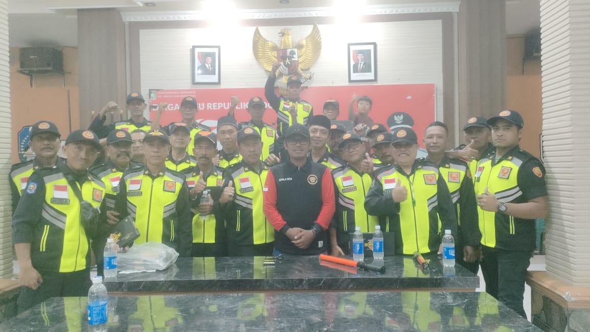 Malam Takbir, Amankan Teritorial Desa Tembok Rejo, Kades Alfen Efendi Bersama Linmas